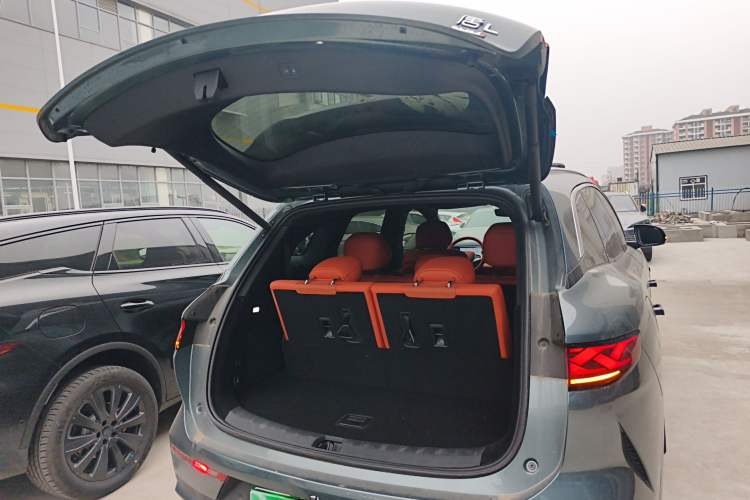 Used BYD Tang L 2025 DM 175KM Drone Player Edition Trunk