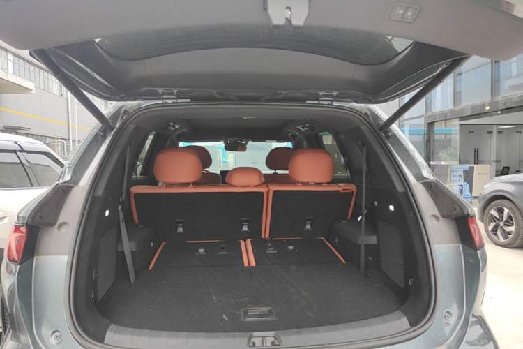 Used BYD Tang L 2025 EV 600KM All-Wheel-Drive LiDAR Flagship Model Trunk