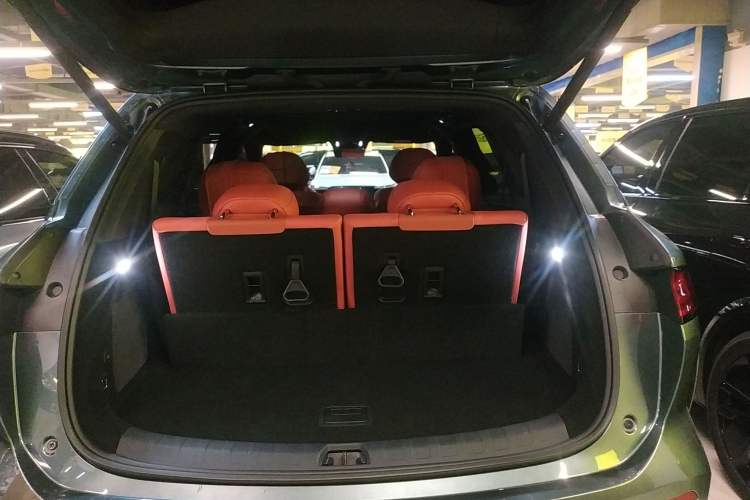 Used BYD Tang L 2025 DM 200KM Four-Wheel Drive LiDAR Flagship Model Trunk