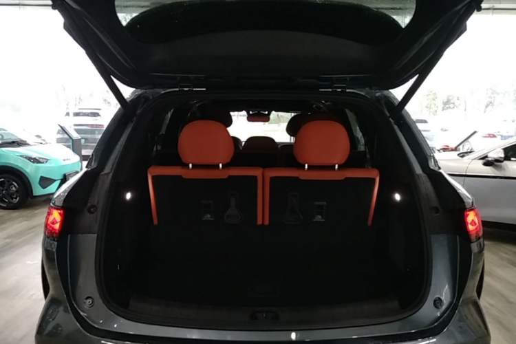 Used BYD Tang L 2025 DM 175KM Drone Player Edition Trunk