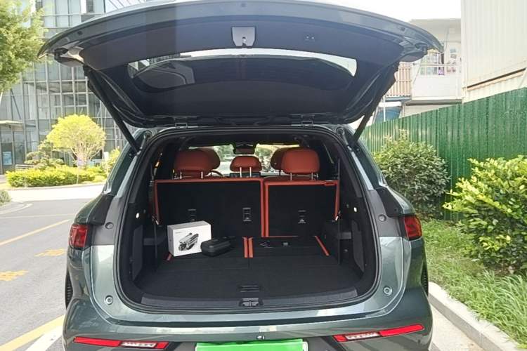 Used BYD Tang L 2025 DM 175KM Drone Player Edition Trunk