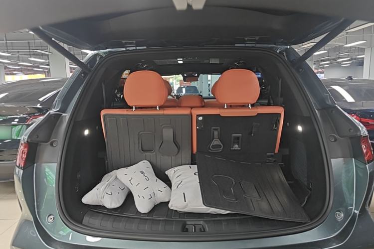Used BYD Tang L 2025 DM 200KM Four-Wheel Drive LiDAR Flagship Model Trunk