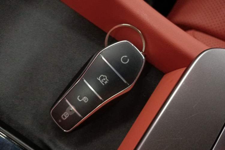Used BYD Tang L 2025 DM 175KM Drone Player Edition Vehicle Key