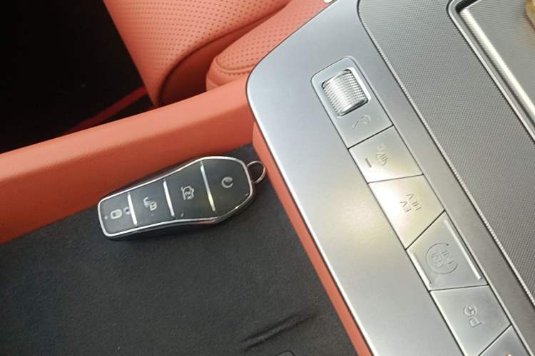 Used BYD Tang L 2025 DM 175KM Drone Player Edition Vehicle Key