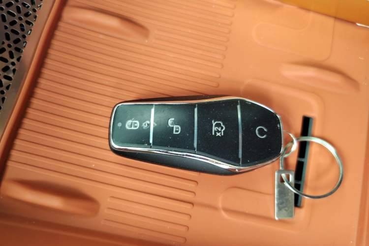 Used BYD Tang L 2025 EV 600KM All-Wheel-Drive LiDAR Flagship Model Vehicle Key