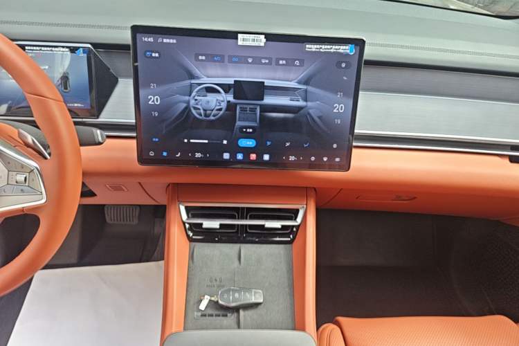 Used BYD Tang L 2025 DM 175KM Drone Player Edition Audio And AC Panel