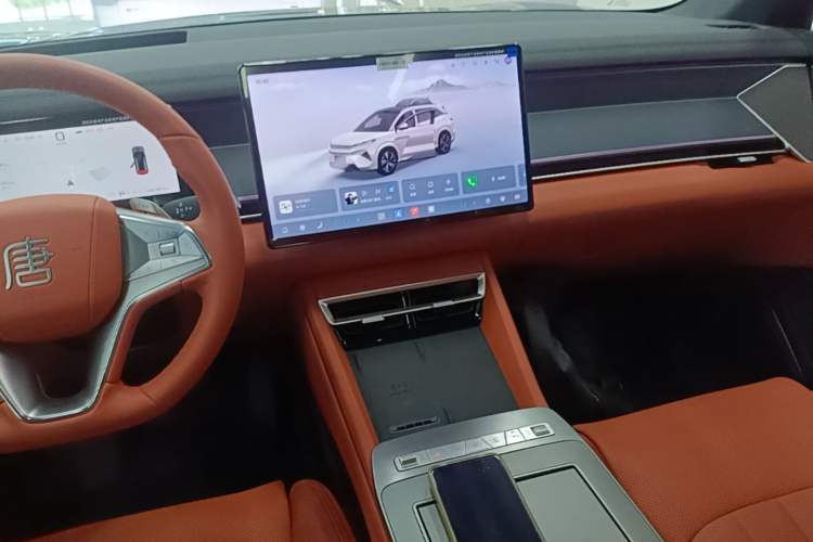 Used BYD Tang L 2025 DM 175KM Drone Player Edition Audio And AC Panel