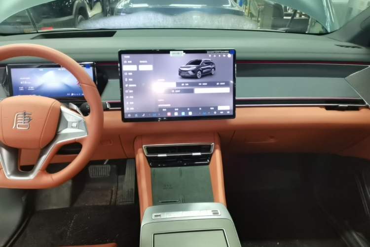 Used BYD Tang L 2025 DM 175KM Drone Player Edition Audio And AC Panel