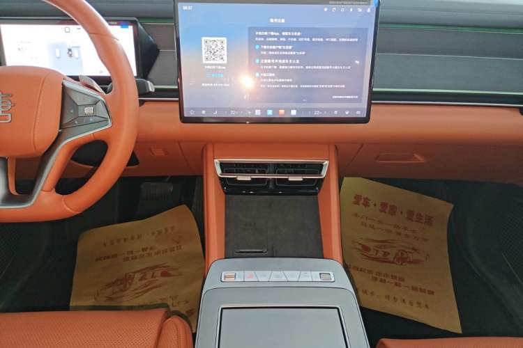 Used BYD Tang L 2025 DM 175KM Drone Player Edition Audio And AC Panel