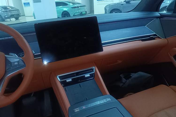 Used BYD Tang L 2025 DM 175KM Drone Player Edition Audio And AC Panel