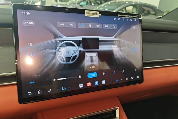 Used BYD Tang L 2025 DM 175KM Drone Player Edition Audio And AC Panel