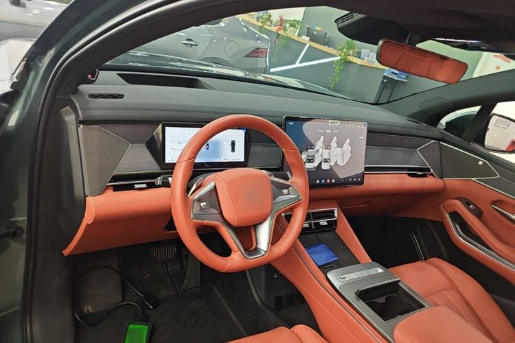 Used BYD Tang L 2025 DM 175KM Drone Player Edition Center Console