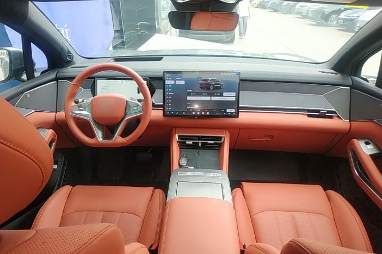 Used BYD Tang L 2025 DM 175KM Drone Player Edition Center Console