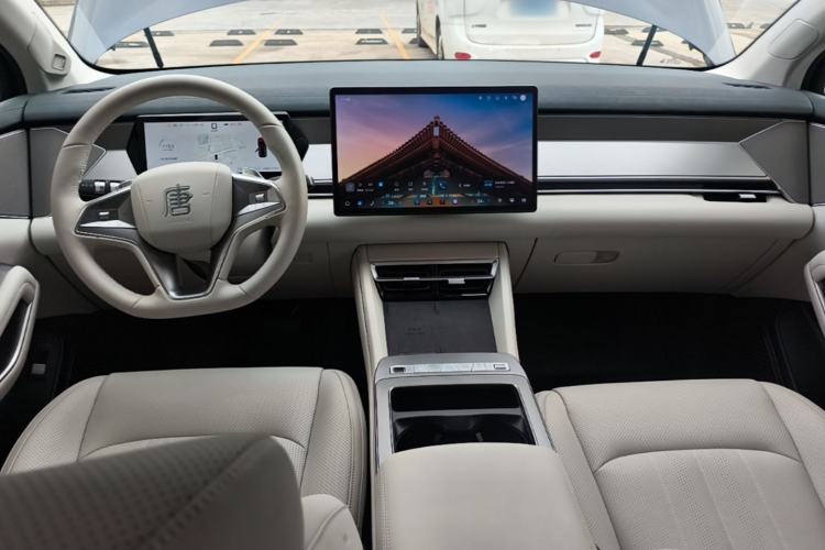 Used BYD Tang L 2025 EV with 670 km Range LiDAR and Premium Features Center Console