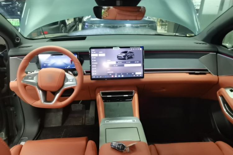 Used BYD Tang L 2025 DM 175KM Drone Player Edition Center Console