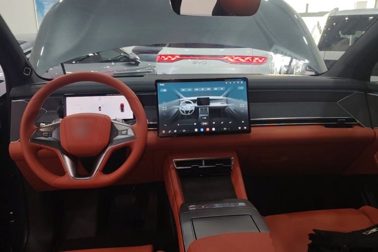 Used BYD Tang L 2025 DM 175KM Drone Player Edition Center Console