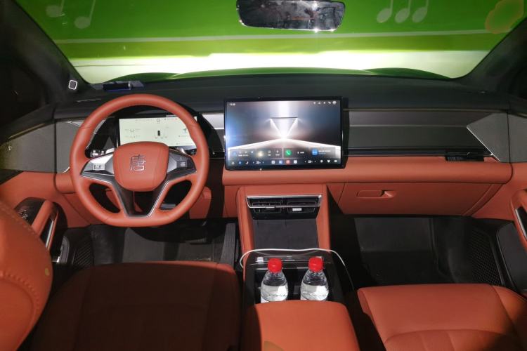 Used BYD Tang L 2025 EV with 670 km Range LiDAR and Premium Features Center Console