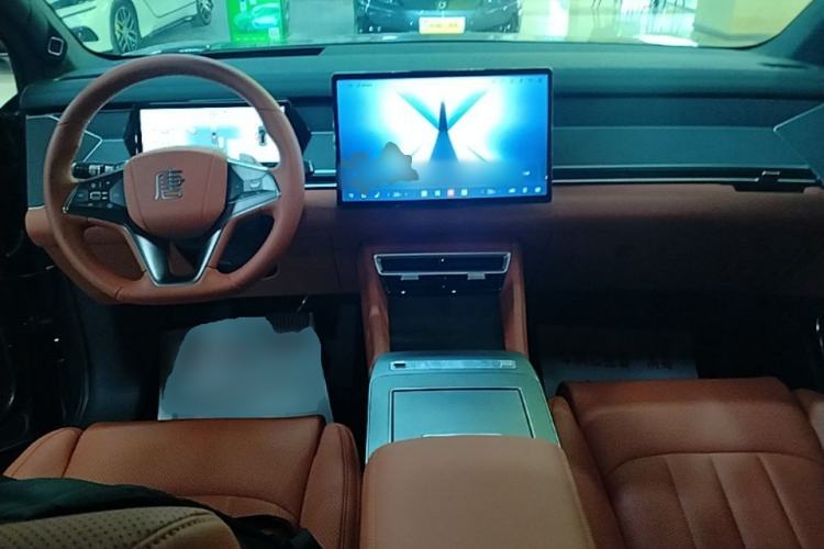 Used BYD Tang L 2025 DM 175KM Drone Player Edition Center Console