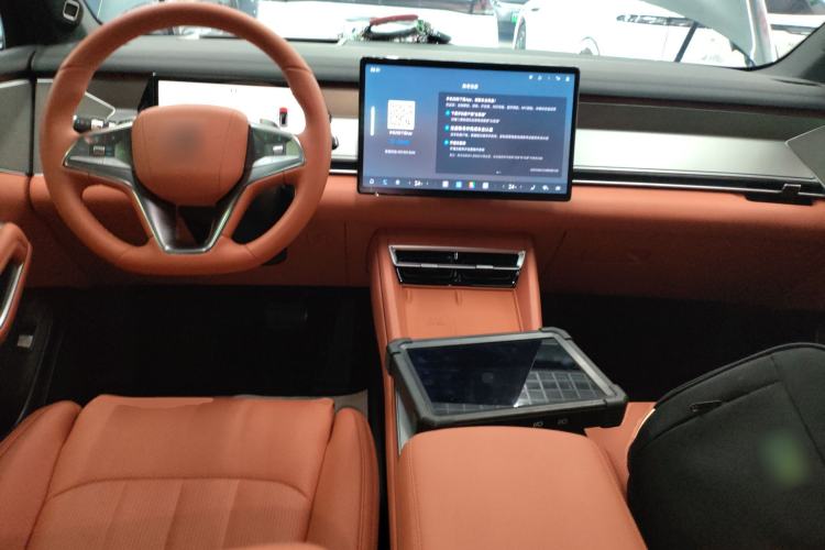 Used BYD Tang L 2025 DM 215KM LiDAR Flagship Model Center Console
