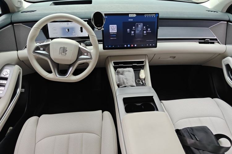 Used BYD Tang L 2025 EV 600KM All-Wheel-Drive LiDAR Flagship Model Center Console