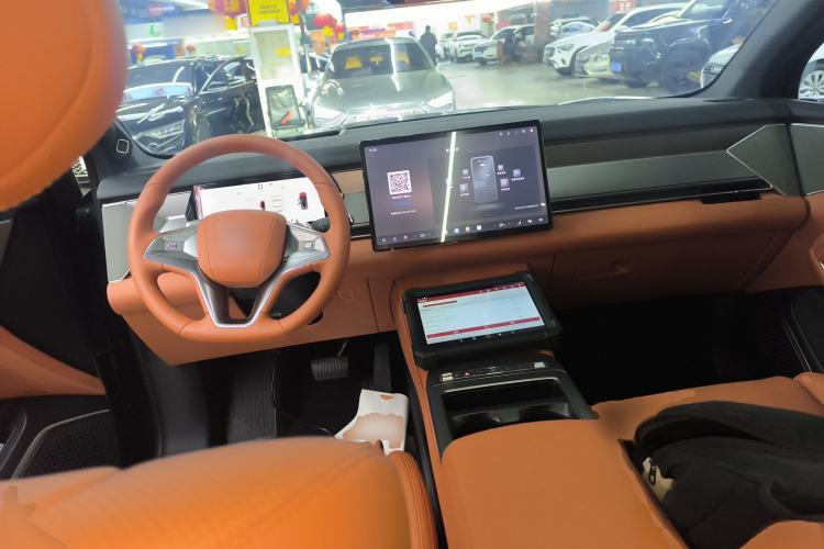 Used BYD Tang L 2025 DM 215KM LiDAR Flagship Model Center Console