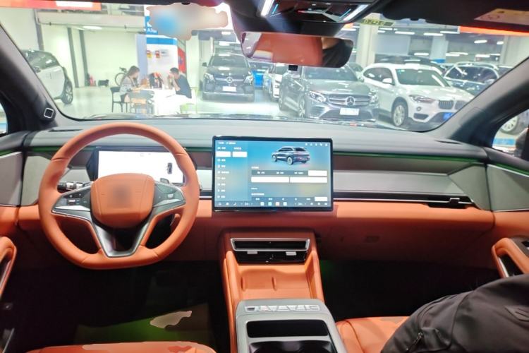Used BYD Tang L 2025 EV with 670 km Range LiDAR and Premium Features Center Console