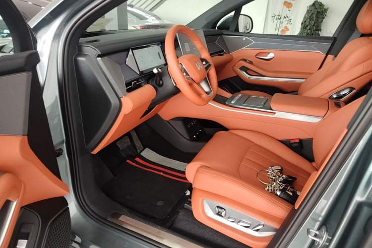 Used BYD Tang L 2025 DM 175KM Drone Player Edition Driver Seat