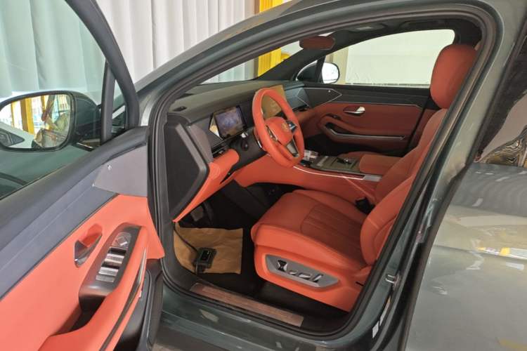 Used BYD Tang L 2025 DM 175KM Drone Player Edition Driver Seat