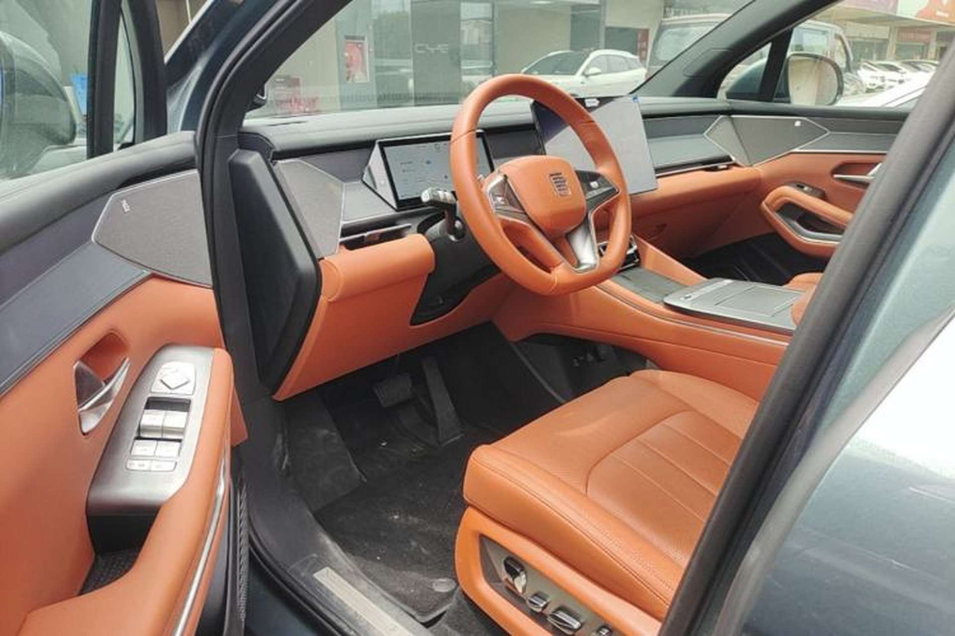 Used BYD Tang L 2025 DM 175KM Drone Player Edition Driver Seat