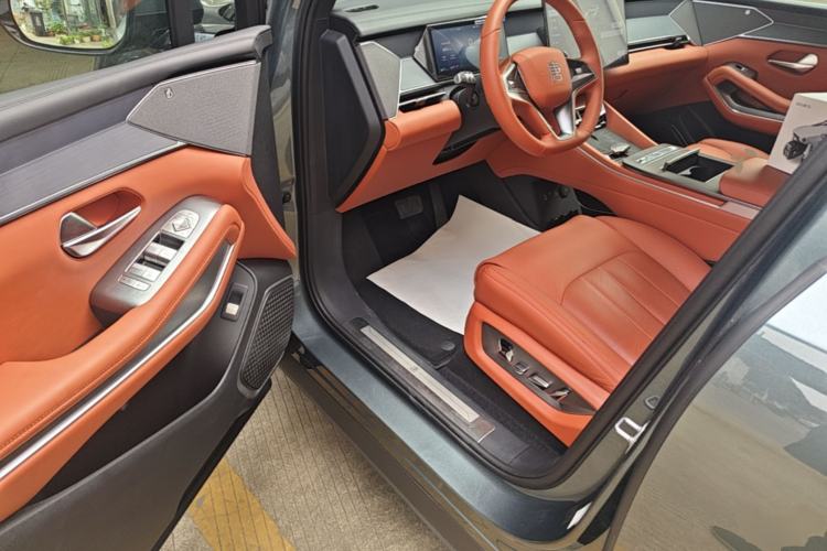 Used BYD Tang L 2025 DM 175KM Drone Player Edition Driver Seat