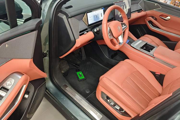 Used BYD Tang L 2025 DM 175KM Drone Player Edition Driver Seat