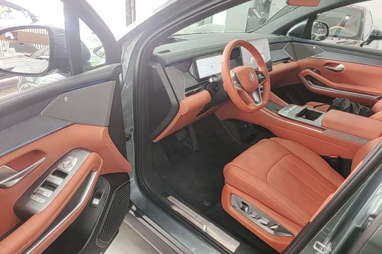 Used BYD Tang L 2025 DM 175KM Drone Player Edition Driver Seat