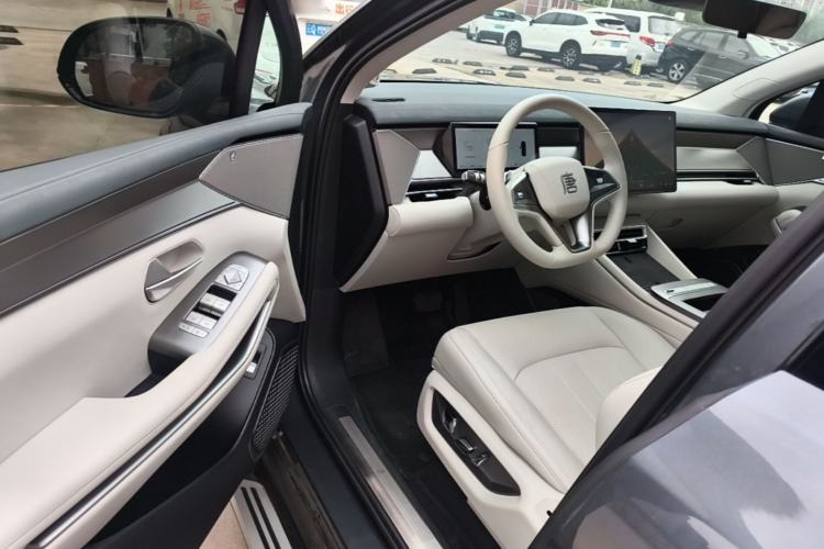 Used BYD Tang L 2025 EV with 670 km Range LiDAR and Premium Features Driver Seat