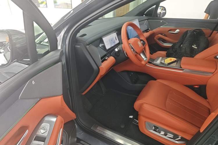 Used BYD Tang L 2025 EV 600KM All-Wheel-Drive LiDAR Flagship Model Driver Seat