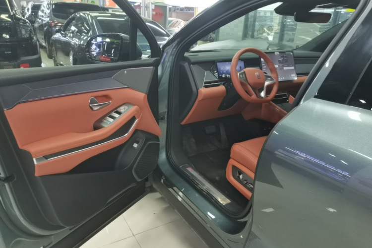 Used BYD Tang L 2025 DM 175KM Drone Player Edition Driver Seat