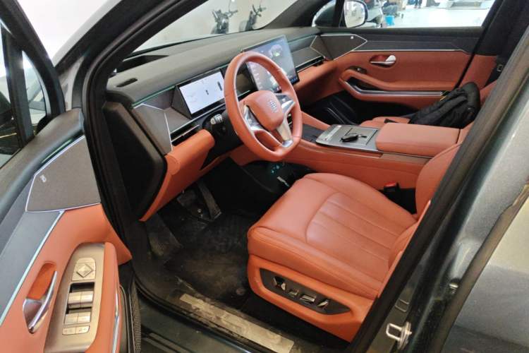 Used BYD Tang L 2025 DM 175KM Drone Player Edition Driver Seat