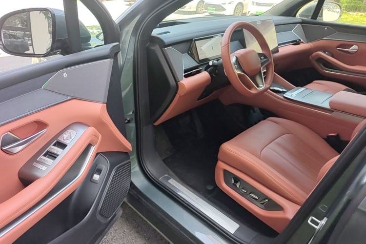 Used BYD Tang L 2025 DM 175KM Drone Player Edition Driver Seat