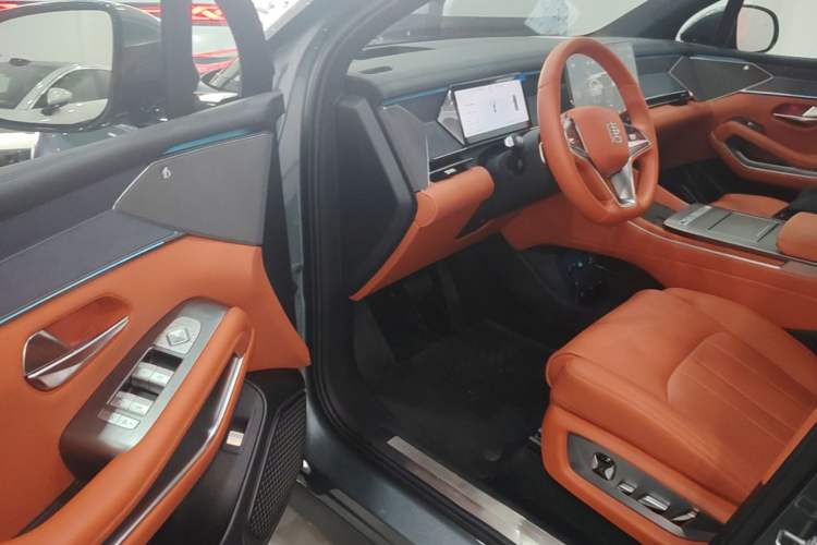Used BYD Tang L 2025 DM 175KM Drone Player Edition Driver Seat