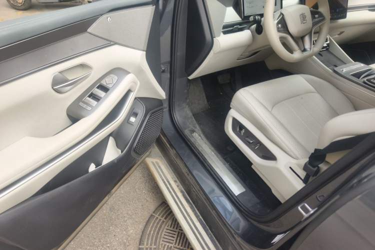 Used BYD Tang L 2025 EV with 670 km Range LiDAR and Premium Features Driver Seat
