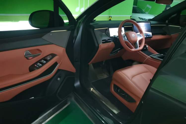 Used BYD Tang L 2025 EV with 670 km Range LiDAR and Premium Features Driver Seat