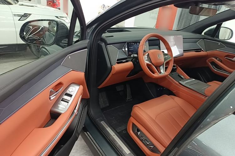 Used BYD Tang L 2025 DM 175KM Drone Player Edition Driver Seat
