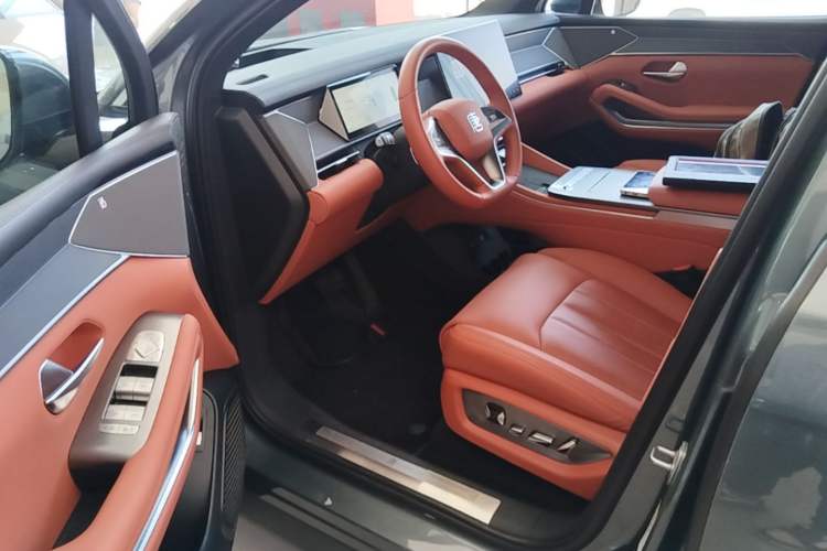 Used BYD Tang L 2025 DM 175KM Drone Player Edition Driver Seat