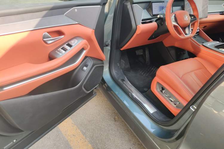 Used BYD Tang L 2025 DM 175KM Drone Player Edition Driver Seat