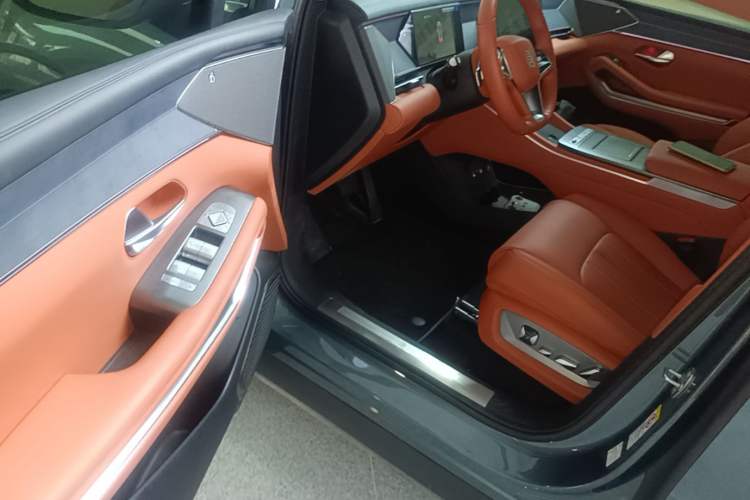 Used BYD Tang L 2025 DM 175KM Drone Player Edition Driver Seat