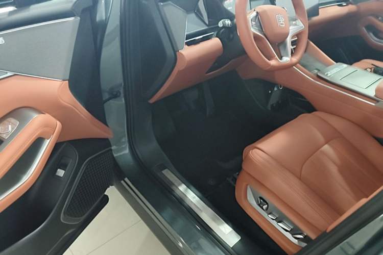 Used BYD Tang L 2025 DM 175KM Drone Player Edition Driver Seat