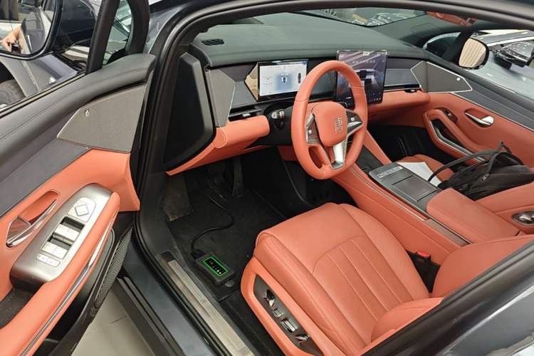 Used BYD Tang L 2025 DM 175KM Drone Player Edition Driver Seat