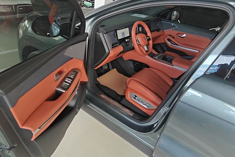 Used BYD Tang L 2025 DM 175KM Drone Player Edition Driver Seat