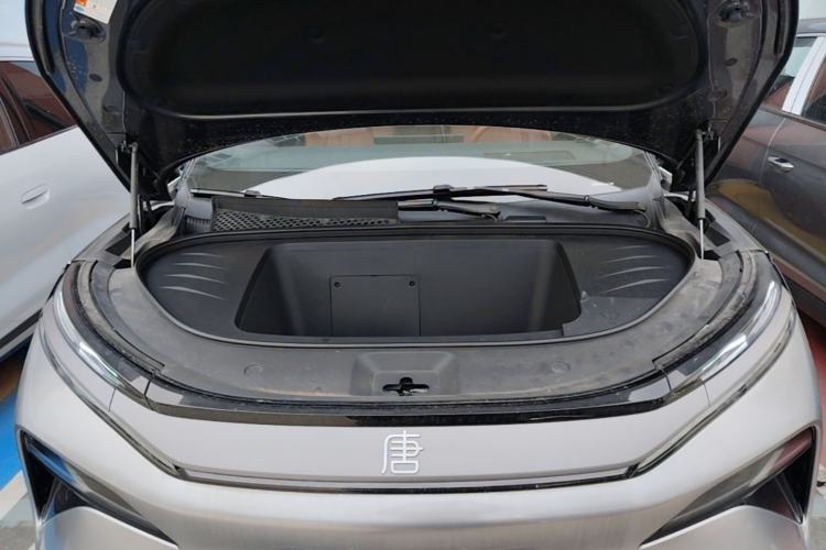 Used BYD Tang L 2025 EV 600KM All-Wheel-Drive LiDAR Flagship Model Engine Bay