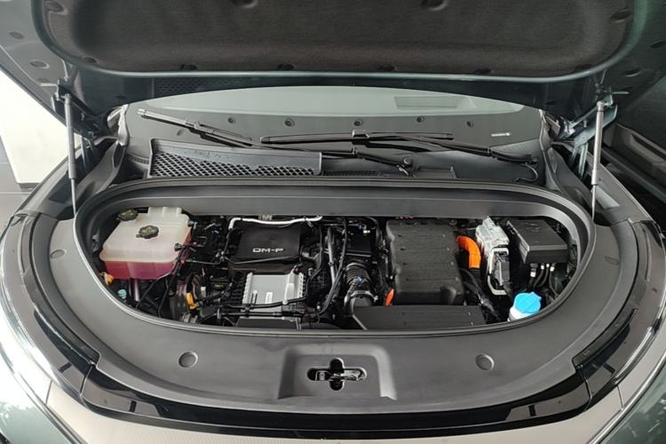 Used BYD Tang L 2025 DM 175KM Drone Player Edition Engine Bay