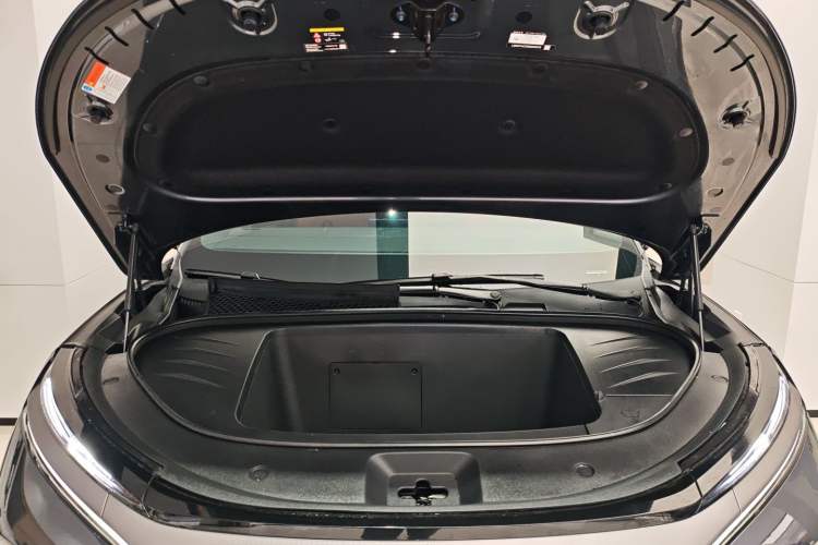 Used BYD Tang L 2025 EV 600KM All-Wheel-Drive LiDAR Flagship Model Engine Bay